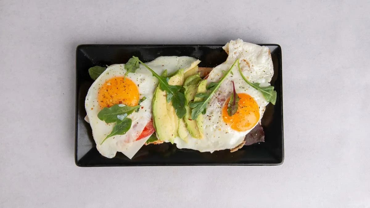 Avokado pieczone z jakiem całe