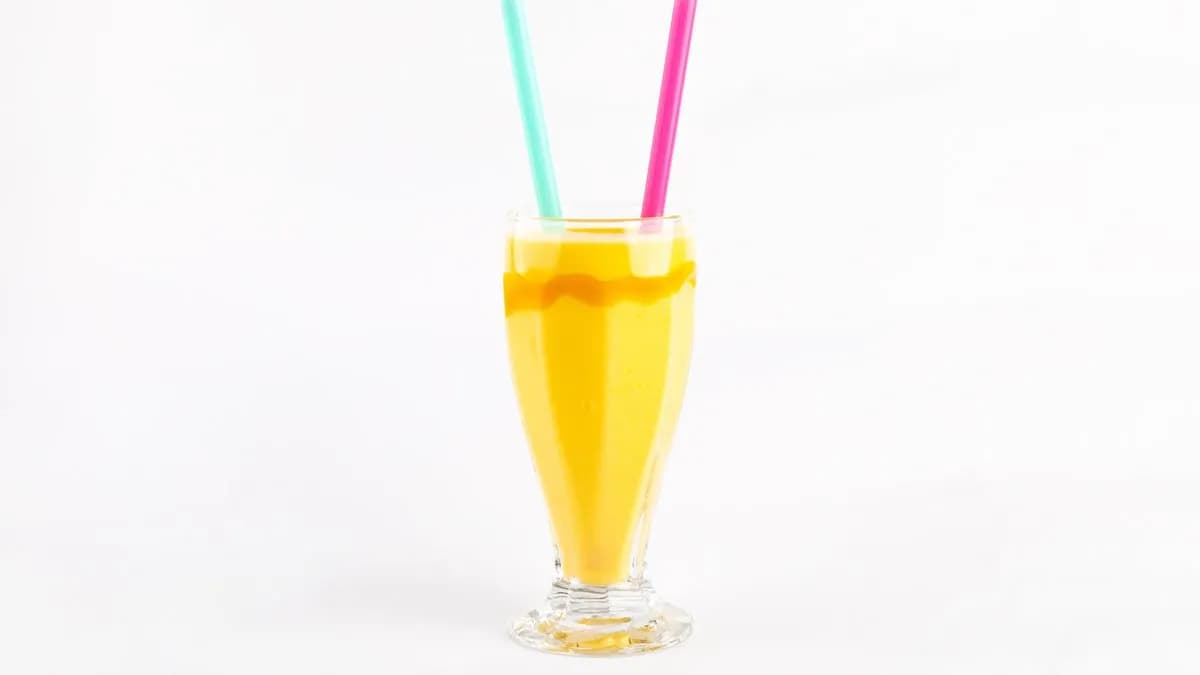 Mango lassi