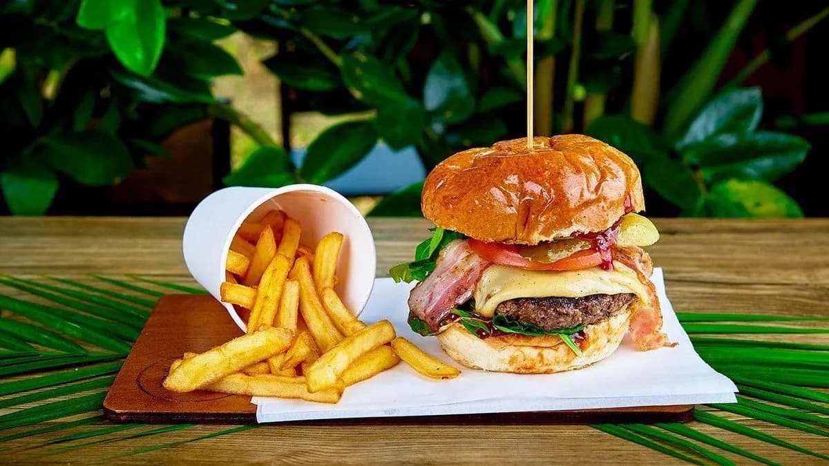 Samoa burger + frytki klasyczne 🍟