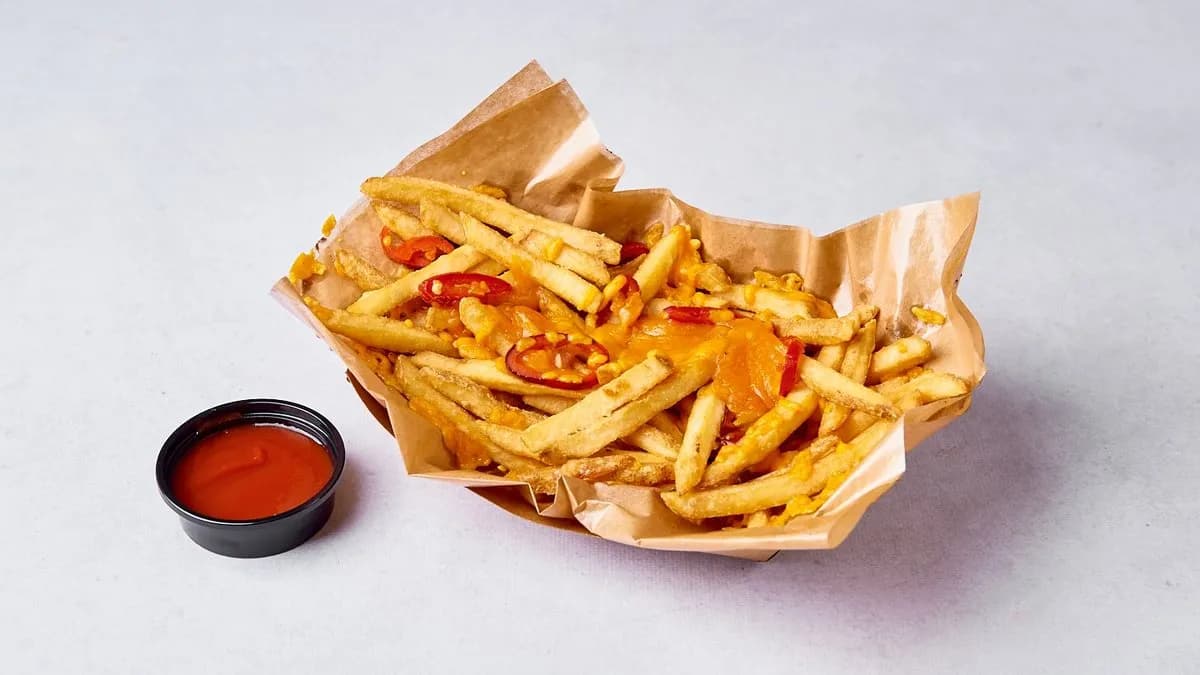 Frytki zapiekane z serem jalapeño