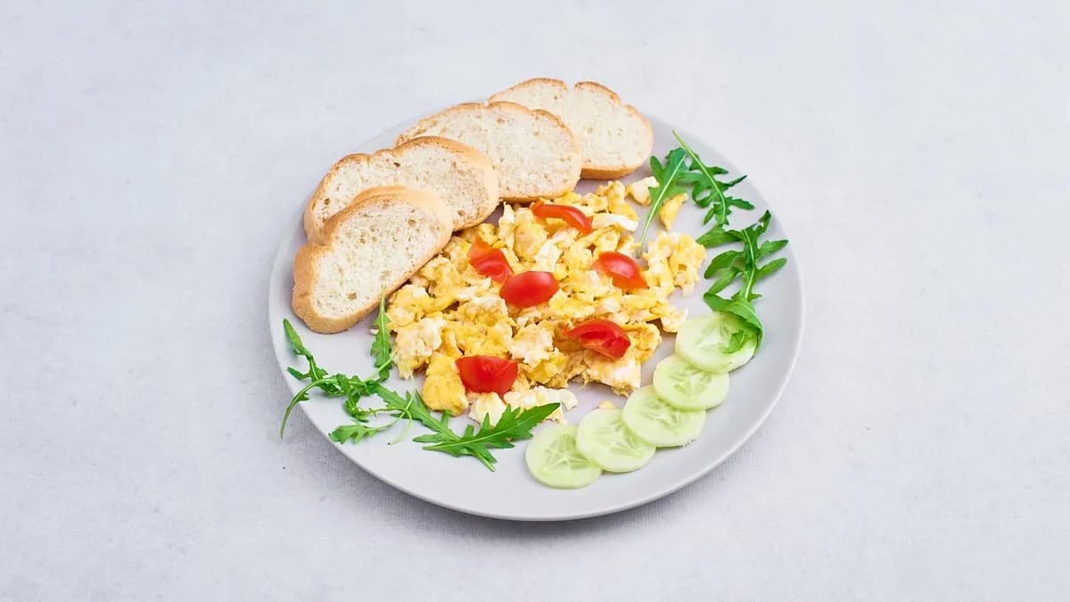 Jajecznica Filemona z 3 jajek na maśle