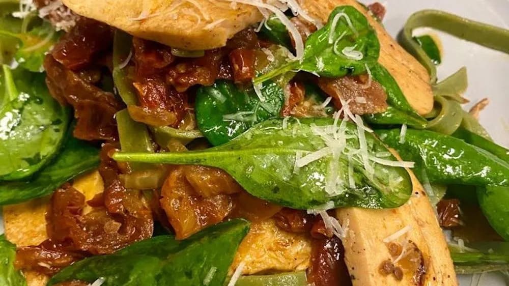 Zielone tagliatelle z kurczakiem