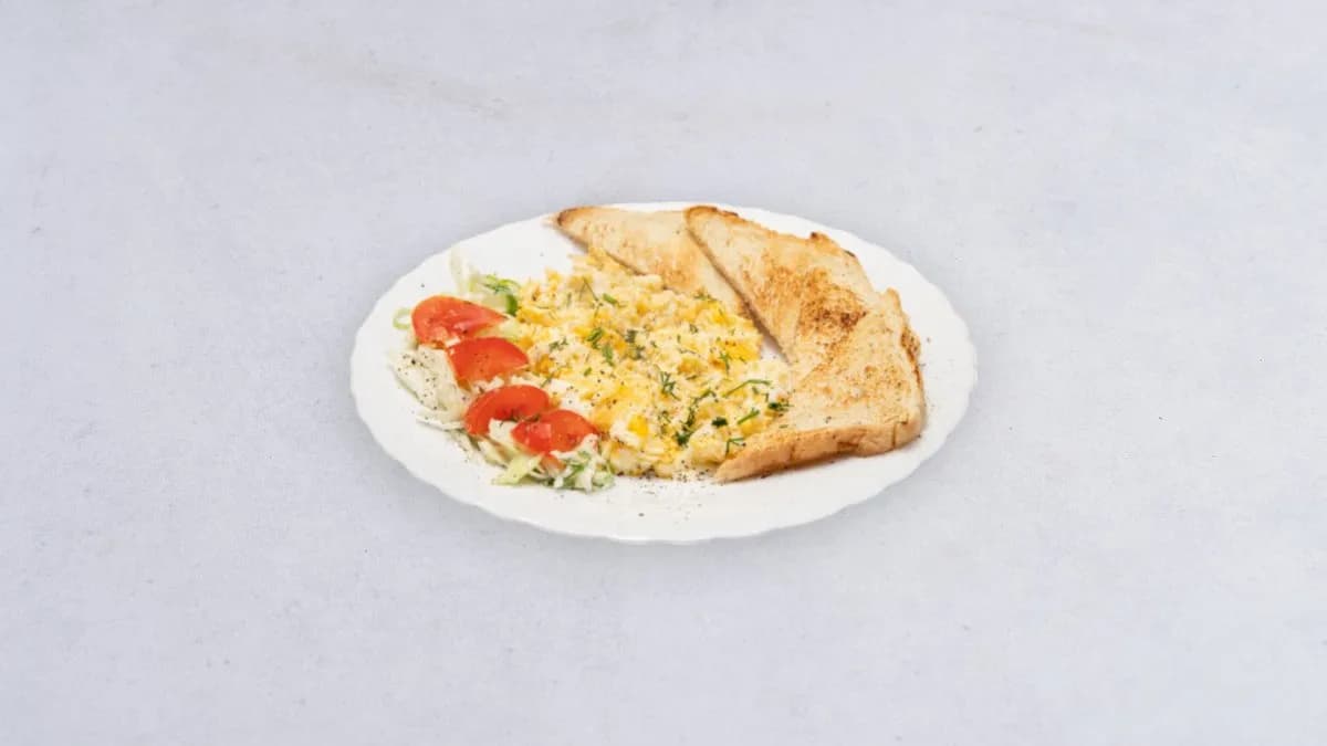 Jajecznica z 3 jajek ze szczypiorkiem