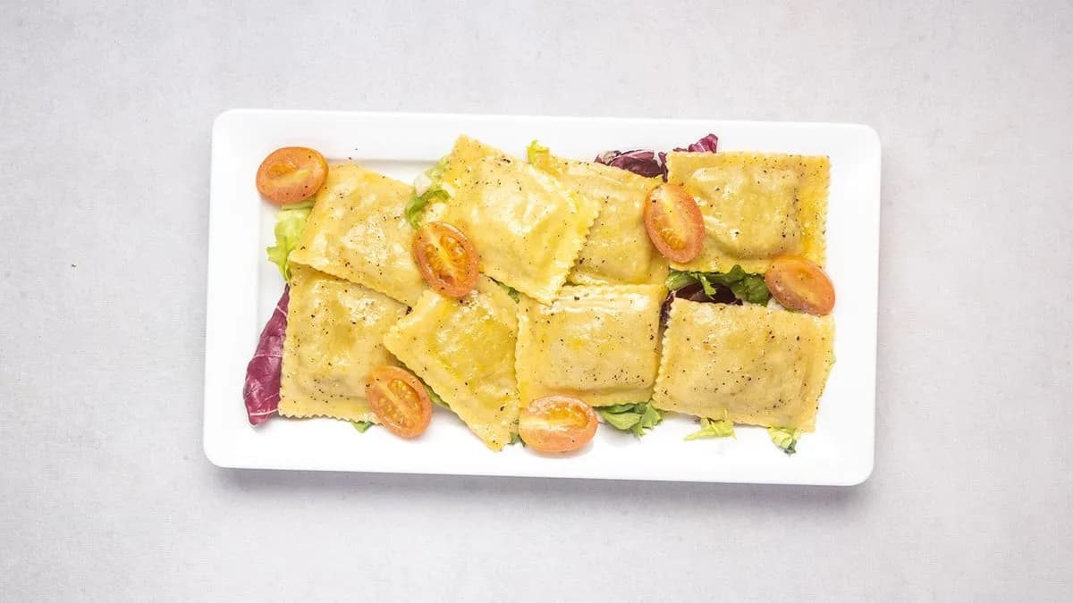 Ravioloni di anatra coccolati con burro