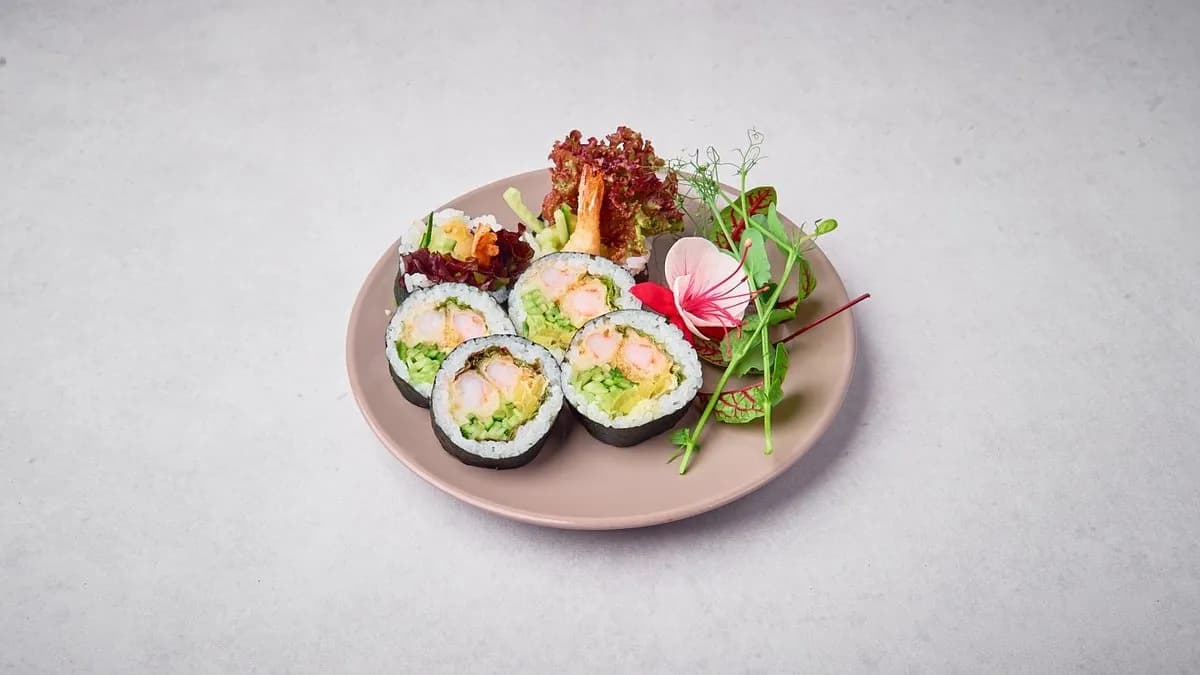 Futomaki krewetka tempura tobiko