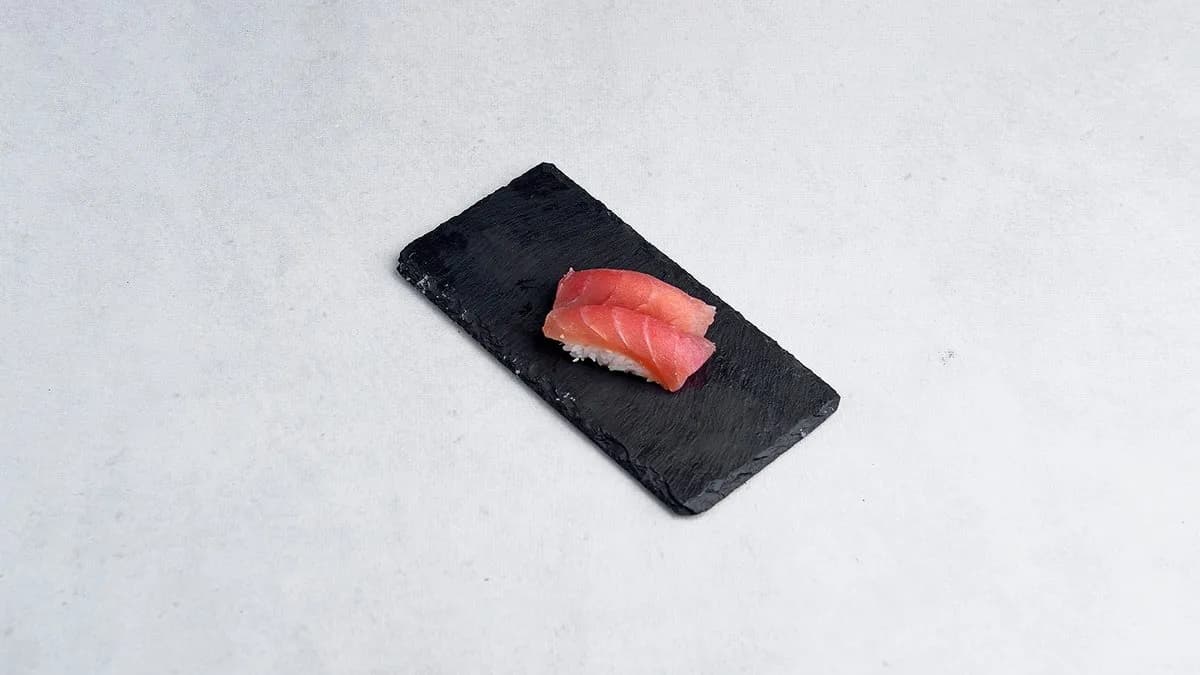 Nigiri tuńczyk