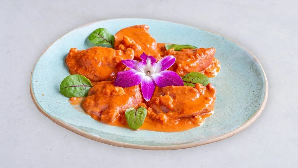 Buraczane pierogi z twarogiem, dynią i papryką