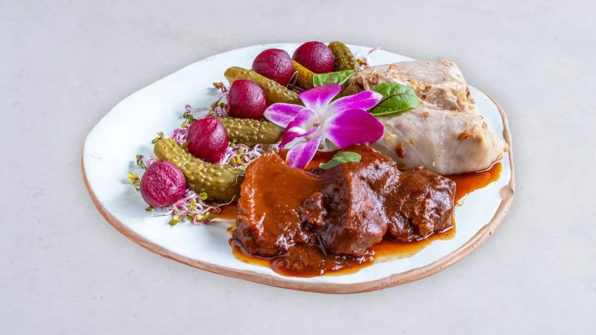 Policzki wołowe w sosie winnym