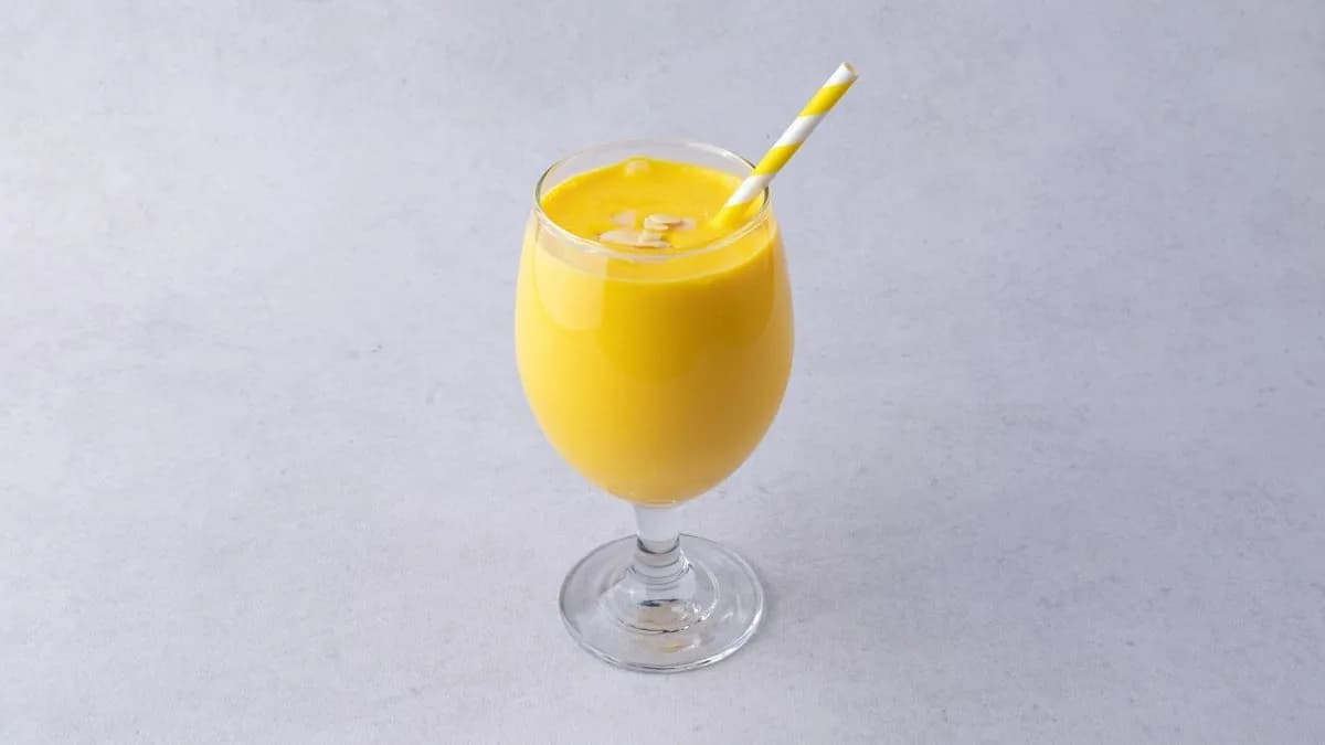 Mango lassi