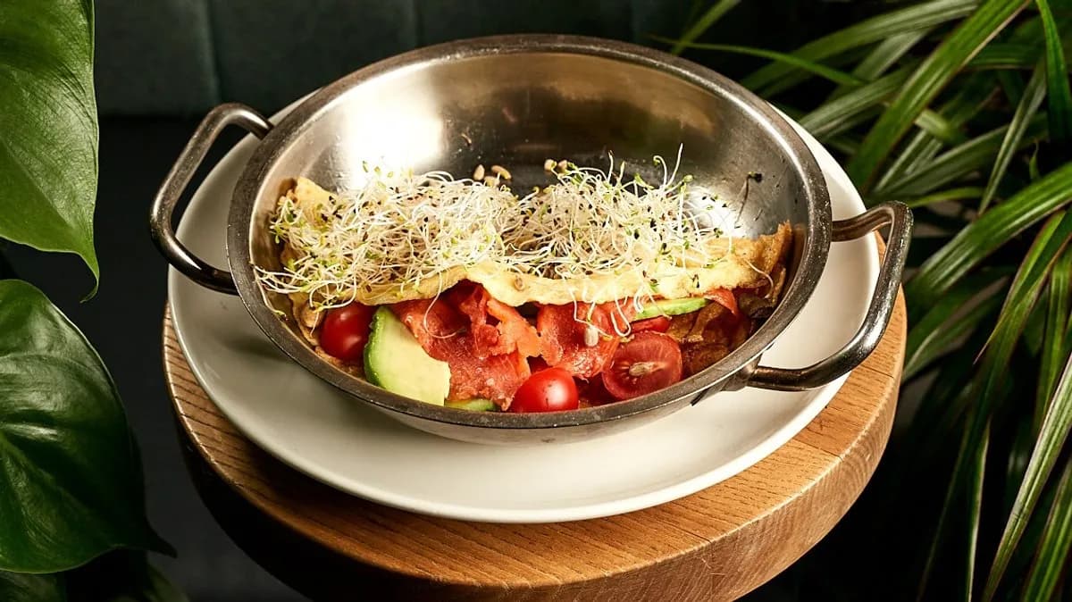 Omlet fitness z dzikim łososiem i awokado -20%