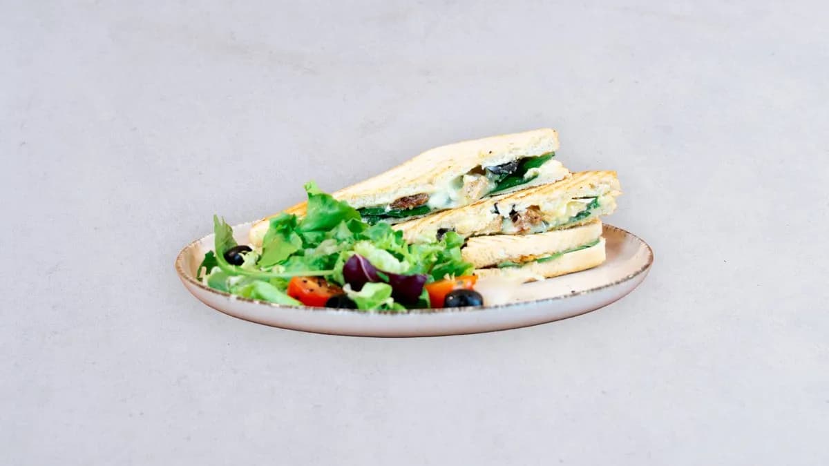 Tosty indyk-suszone pomidory