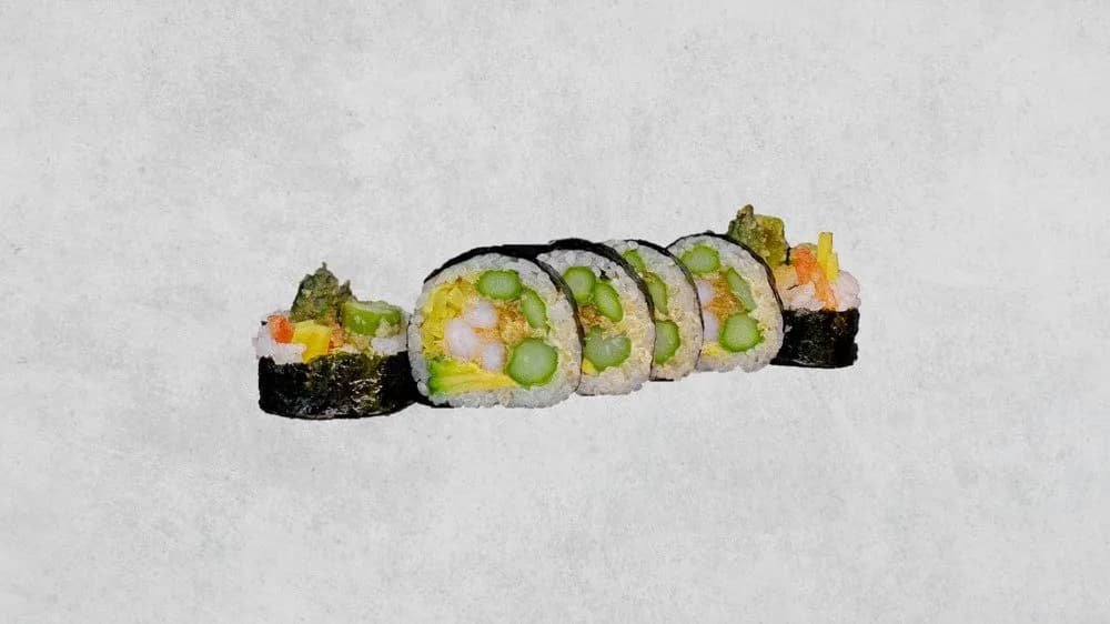 Futomaki ze szparagami i krewetkami