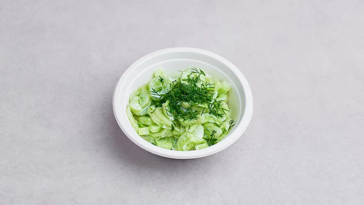 Mizeria ze śmietaną i koperkiem