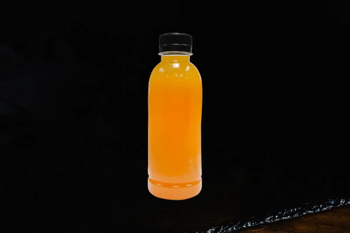 Świeżo wyciskany z pomarańczy