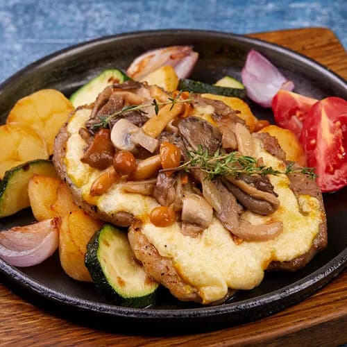 Свинина с жареными грибами