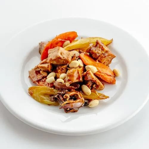 Курица Wok с овощами и арахисом