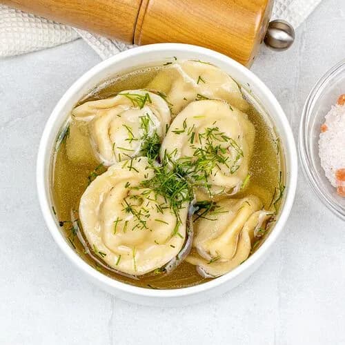 Бульон с пельменями из курицы