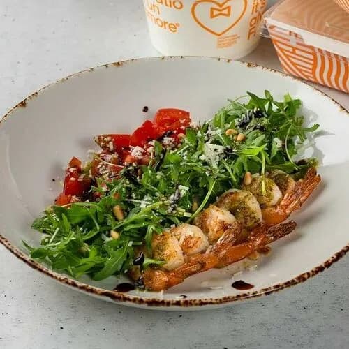 Салат с руколой и креветками