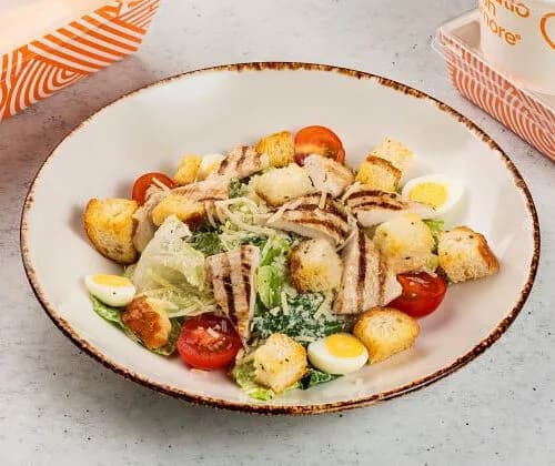 Салат Цезарь с куриной грудкой