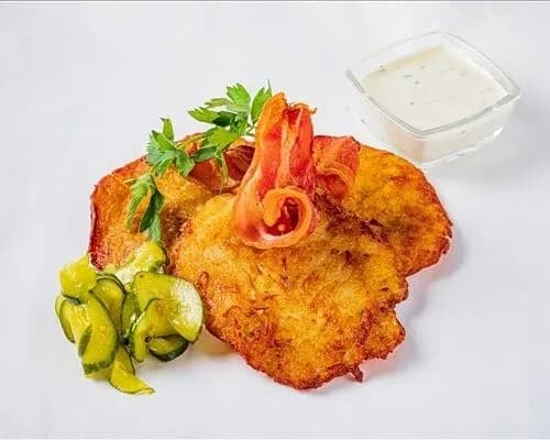 Драники с беконом и сметаной