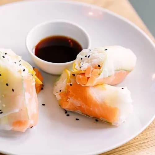 Спринг роллы с лососем