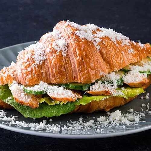 Круассан с курицей