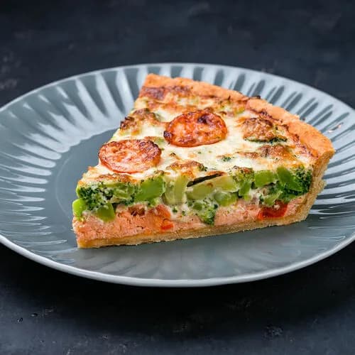 Киш с лососем и брокколи