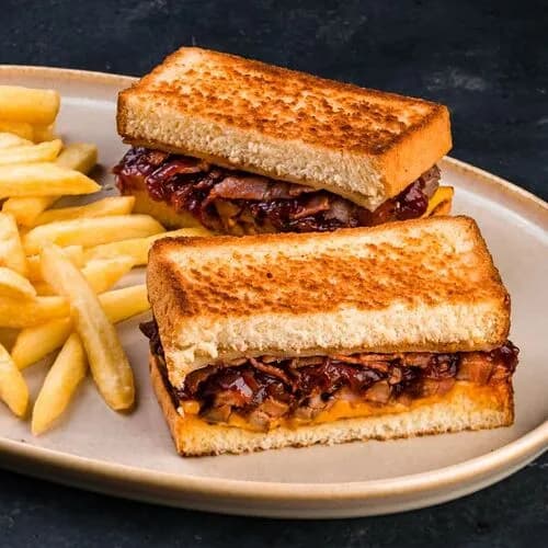 Бриошь-сэндвич с говядиной барбекю
