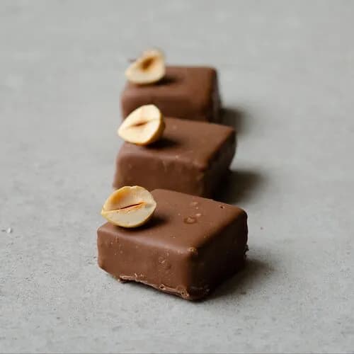 Нарезная конфета Фундук-корица