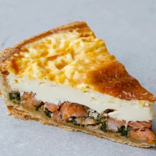 Киш с лососем, брокколи и томатом