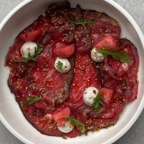 Карпаччо из мраморной говядины с трюфельным айоли