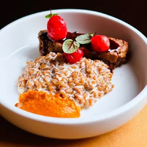 Террин из ягнёнка со сливочной полбой и кабачковой икрой