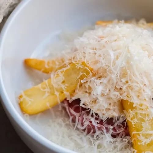 Тартар из говядины с бельгийским картофелем