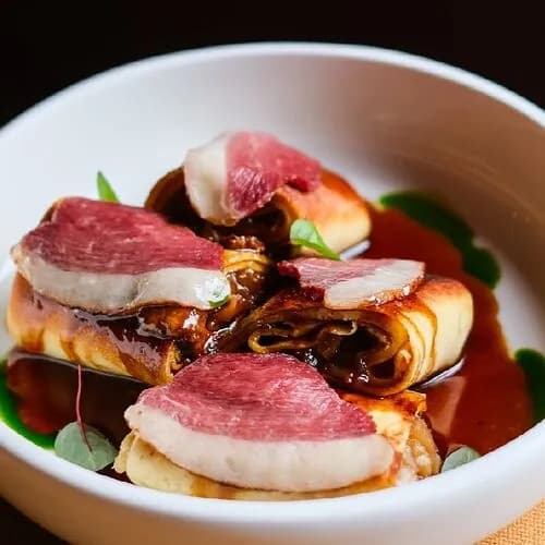 Блинчики с яблочным чатни и фуа-гра