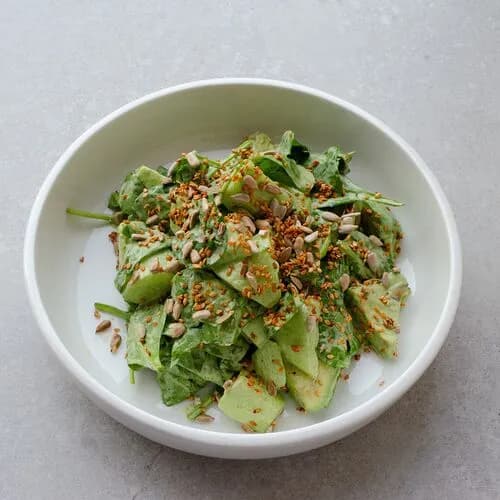 Зелёный салат с авокадо и шпинатом