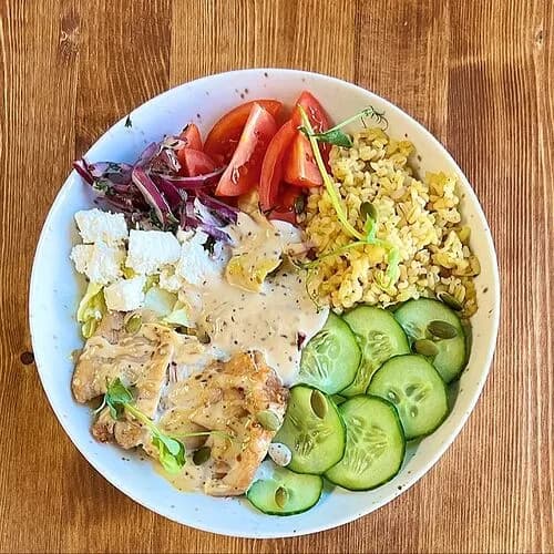 Боул с булгуром и цыпленком