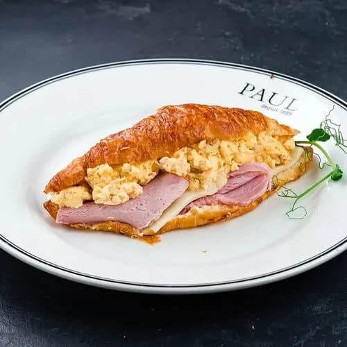 Круассан со скрэмблом, ветчиной и сыром