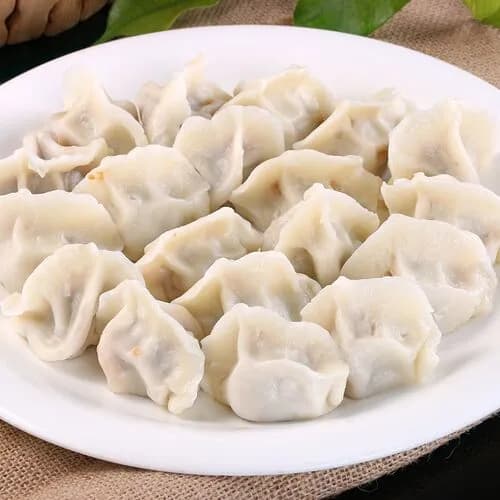 Пельмени со свининой и зеленым луком