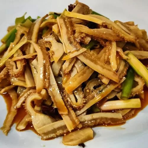 Вареный говяжий рубец в остром соусе