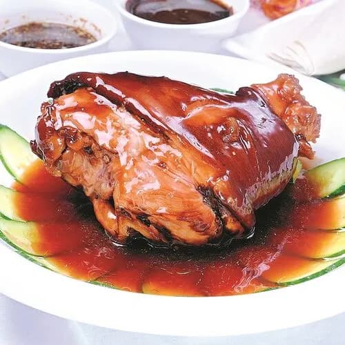 Нарезанная свиная рулька в соевом соусе