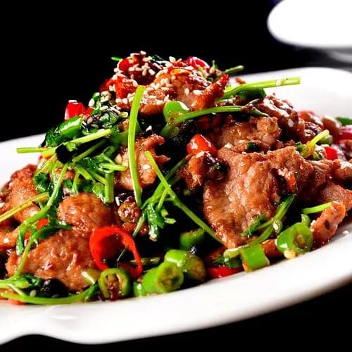 Острые жареные ломтики говядины