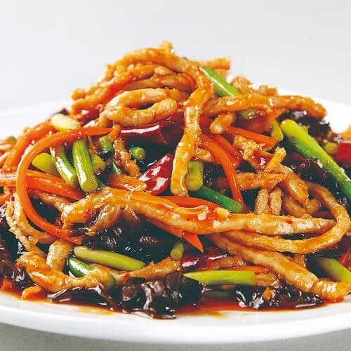 Жареные кусочки свинины в остром соусе