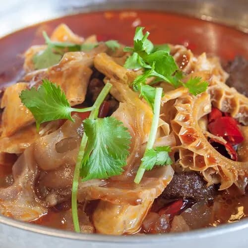 Тушёная говяжья грудинка с овощами