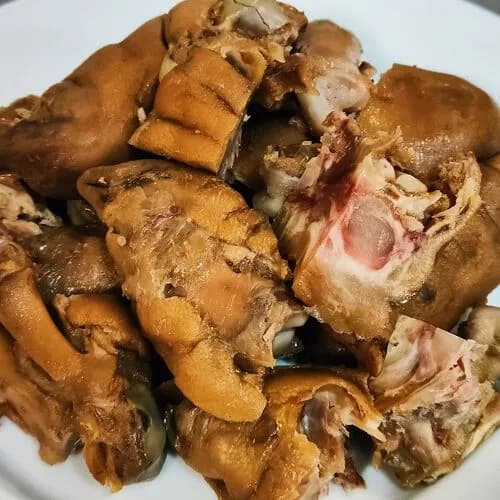 Свиные ноги в соевом соусе