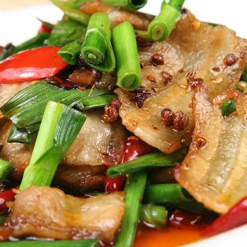 Жареная свиная грудинка с овощами