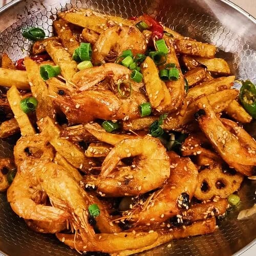 Острые креветки на сковороде