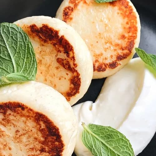 Сырники со сметаной