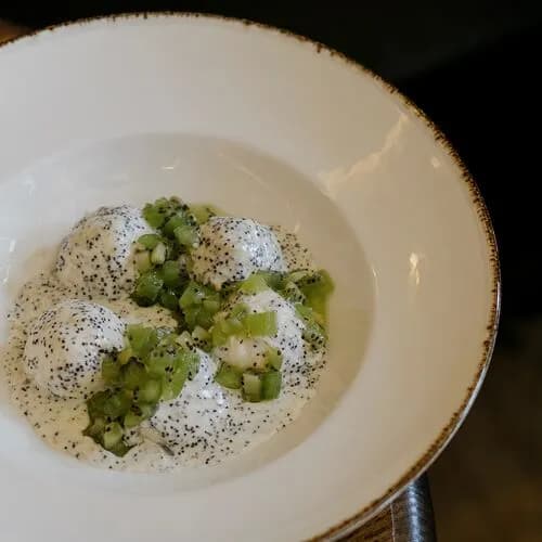 Ленивые вареники с маком и киви