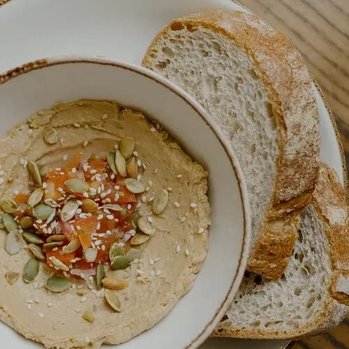 Хумус с томатной сальсой