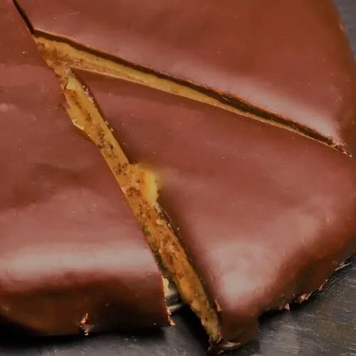 Шведский миндальный торт Ikea с шоколадом (половинка)